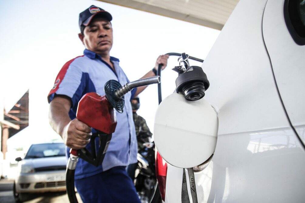 posto de combustivel 4 - Motoristas madrugam para garantir gasolina a R$ 4,50 em ação contra imposto em Campo Grande