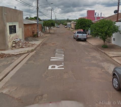 Dupla atira 13 vezes contra rapaz em frente de casa nas Moreninhas em Campo Grande