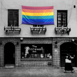 Conheça a história por trás do Dia do Orgulho LGBT, celebrado nesta terça-feira
