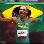 Alison dos Santos é campeão mundial dos 400m com barreiras 