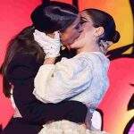 Gkay e Boca Rosa protagonizam beijão durante MTV Miaw