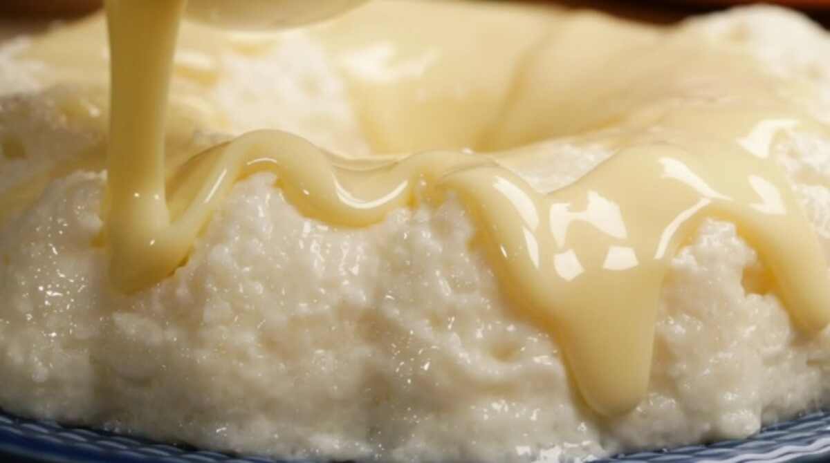 Cuscuz doce com leite condensado vai direto na geladeira e é muito fácil de fazer