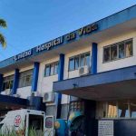 Motociclista que bateu em veículo na fronteira morre em hospital de Dourados