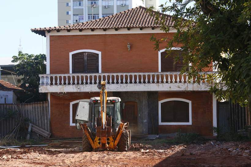 Mansão escondida no Centro de Campo Grande é revelada após demolição; veja imóvel por dentro