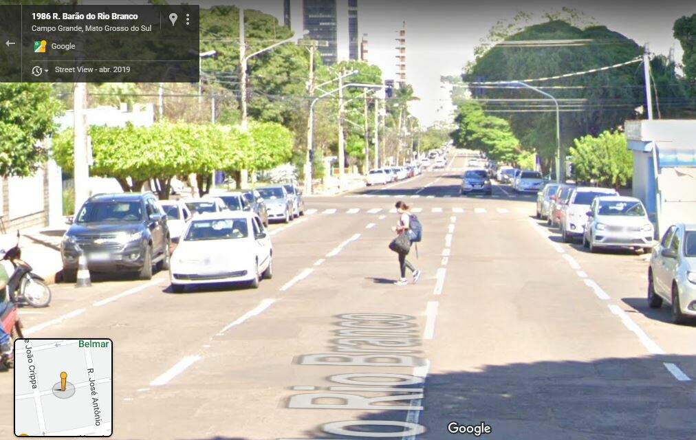 Rua Barao do Rio Branco 01 - Google Street View reúne flagras de pedestres atravessando fora da faixa em Campo Grande