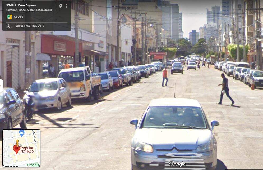 Rua Dom Aquino - Google Street View reúne flagras de pedestres atravessando fora da faixa em Campo Grande