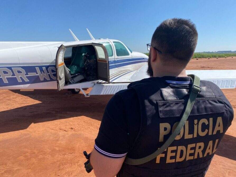 Piloto de avião com R$ 30 milhões em cocaína interceptado pela FAB em MS tentou incendiar droga