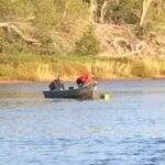 Mulher cai de barco junto a bebê, se afoga e morre em rio de MS