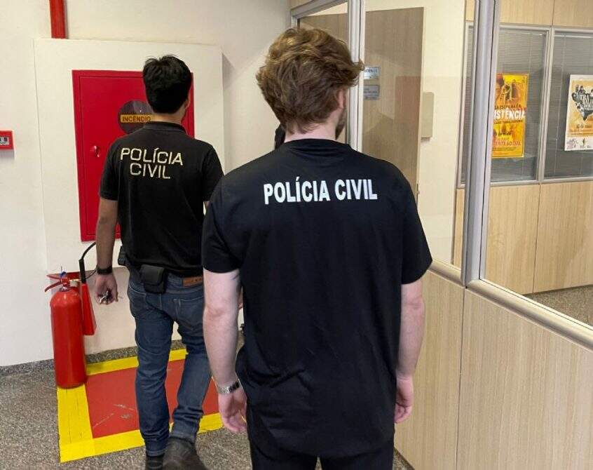 Policiais civis durante cumprimento de mandados. Foto: Jornal da Nova