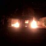 Ladrões ‘depenam’ e incendeiam bar no Jardim Carioca, em Campo Grande