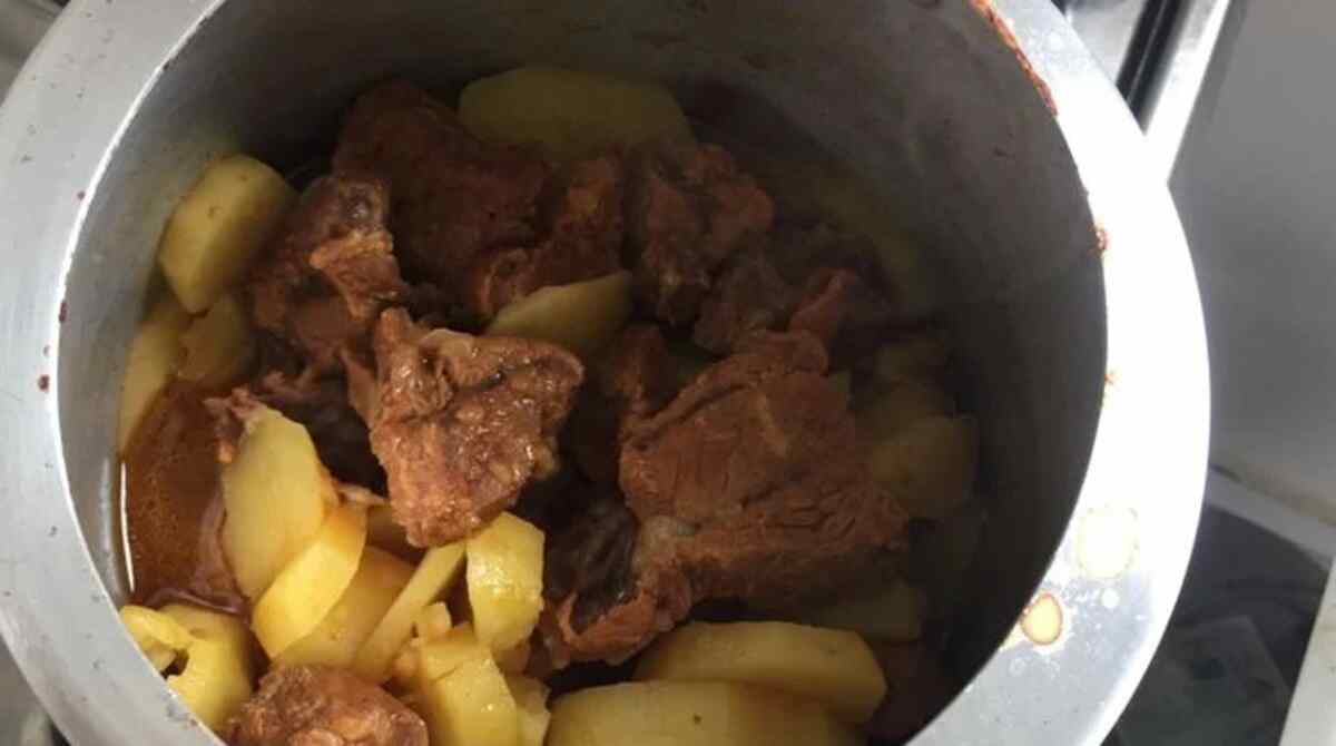 Carne de panela com batata