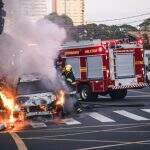 VÍDEO mostra momento em que carro pega fogo na Euclides da Cunha