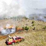Bombeiros realizam ações para apagar incêndios no Pantanal, mas focos segue em outros locais