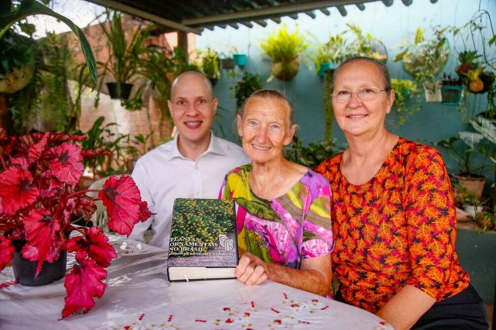 florista 5 - Do chuchuzal à vendinha, Izolda mostrou que sabe plantar e viraliza no Youtube aos 84 anos