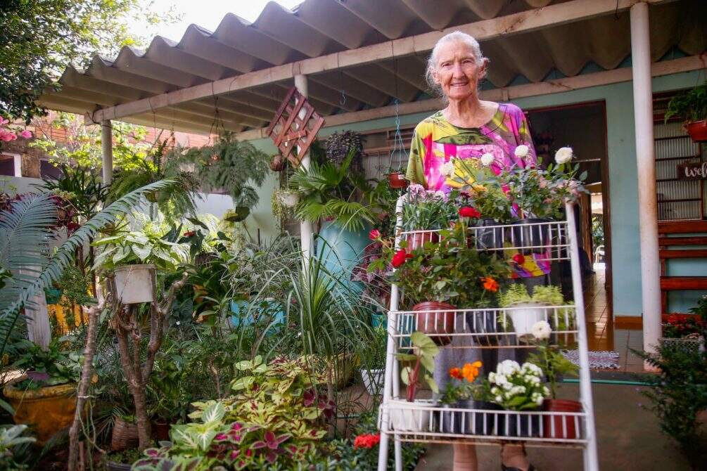 florista 9 - Do chuchuzal à vendinha, Izolda mostrou que sabe plantar e viraliza no Youtube aos 84 anos