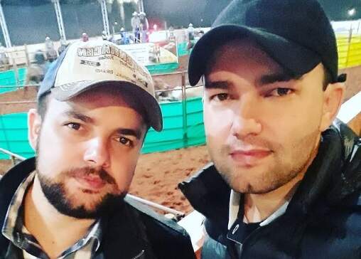 'Dia de louvor dedicado a ele': família se despede de Eduardo, morto em acidente a caminho de show em MS