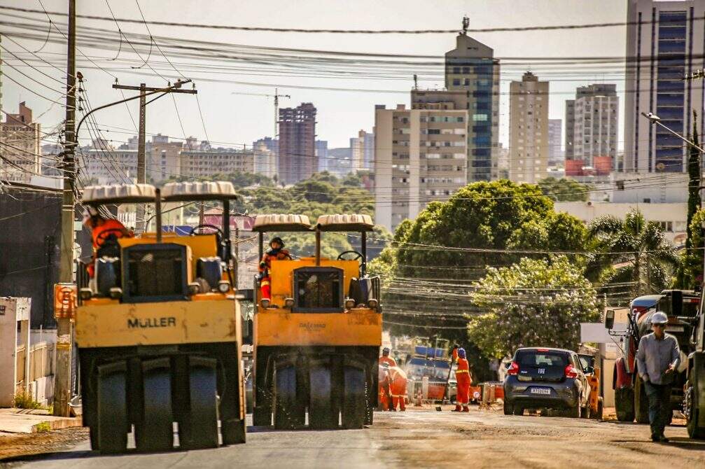 Comerciantes reclamam de prejuízos com obras na Rui Barbosa, que devem acabar em agosto