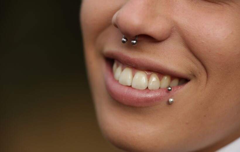 Como Cuidar do seu Piercing no Lábio: 14 Passos