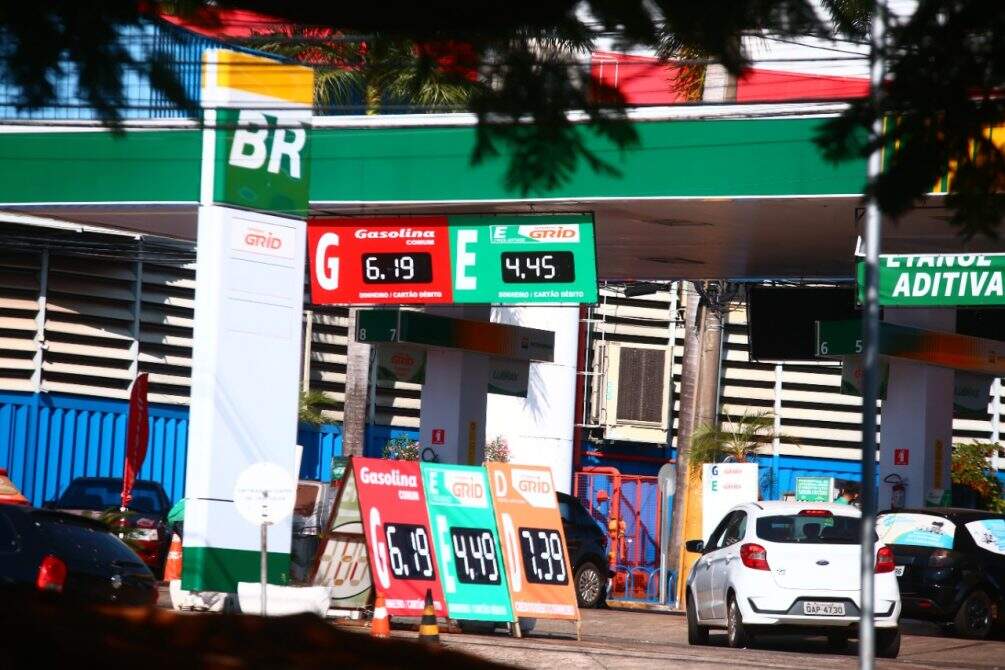 Gasolina tem queda de R$ 0,20 e pode ser encontrada até por R$ 6,19 em Campo Grande; veja lista de postos