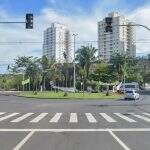 Rotatória da Rui Barbosa com Rachid Neder começa receber instalação de semáforos