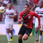 São Paulo perde do Athletico-PR e soma 5º jogo seguido sem vitória no Brasileirão