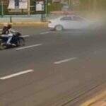 VÍDEO: Motociclista sai andando após atingir carro que avançou preferencial em Campo Grande