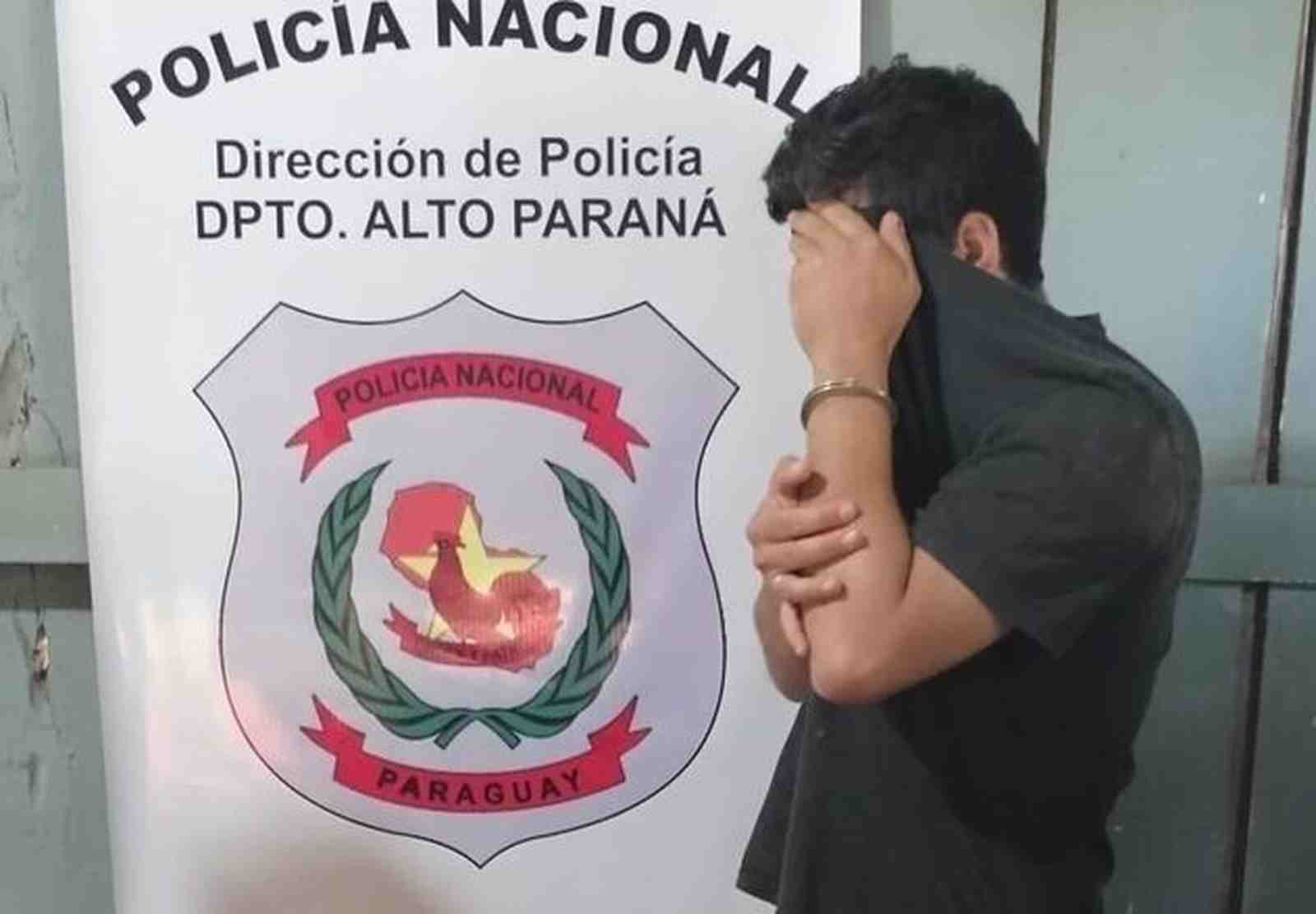 Homem é preso após se masturbar em corredor de escola no Paraguai