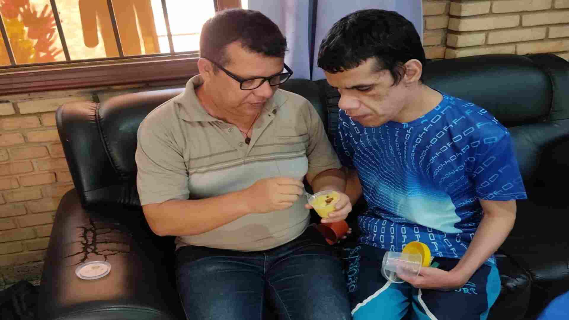 Mesmo com desafios, pais de autistas severos revelam ‘amor diferente’ em Campo Grande