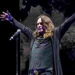 Ozzy Osbourne volta aos palcos após cirurgia na coluna