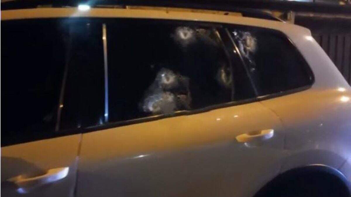 Policial tem casa e carro alvejados com tiros de fuzil em Ponta Porã