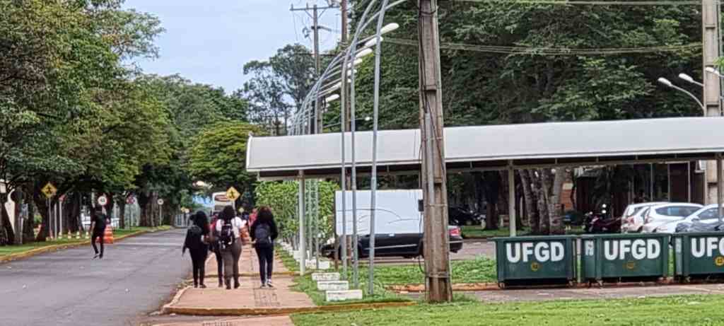 UFGD alunos aulas 1. - 'Dói na alma', desabafa professor nigeriano vítima de racismo e agressão em supermercado de MS