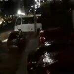 VÍDEO: Câmeras flagram ônibus desgovernado que bateu em semáforo no horário de pico