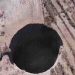 Cratera de 32 metros surge ‘do nada’ e assusta moradores no deserto do Atacama