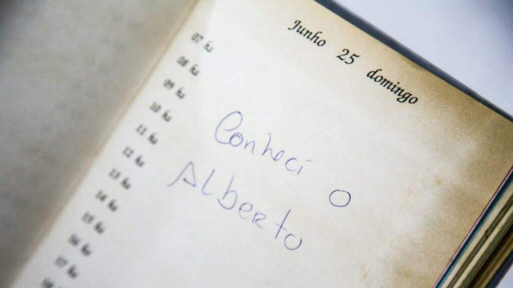 Marilei anotou em agenda o dia exato que conheceu o futuro marido, em 1995, após sessão de cinema. Foto: Henrique Arakaki/Jornal Midiamax