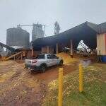 Vendaval que derrubou carreta também destruiu armazém de grãos em São Gabriel do Oeste
