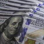 Dólar fecha a R$ 5,16 e vale mais do que euro