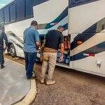 Fiscalização apreende em MS três ônibus com 97 bolivianos que iriam para São Paulo