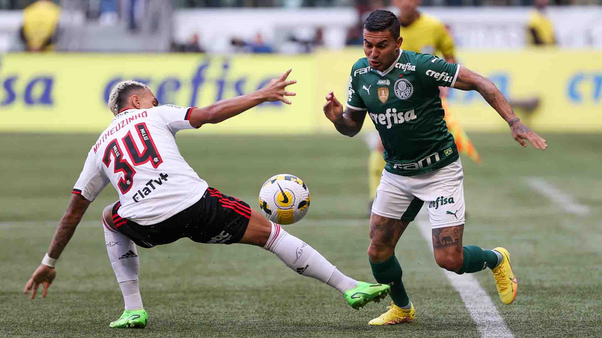 Áudio do VAR mostra que Palmeiras x Flamengo recomeçou antes do fim da checagem