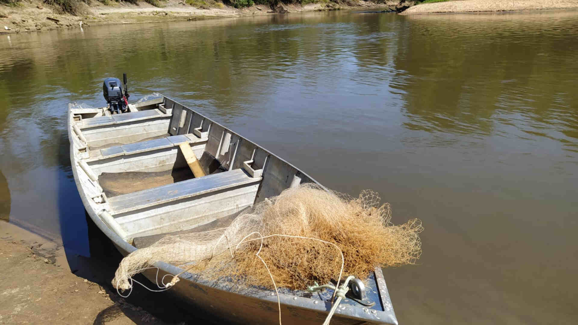 Com aumento de cardumes, PMA intensifica vistoria e fiscaliza 38 pescadores no rio Miranda