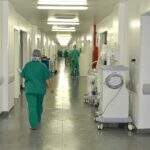 Enfermeiros continuam paralisados por atraso no salário, mas Santa Casa garante que não há reflexo no atendimento
