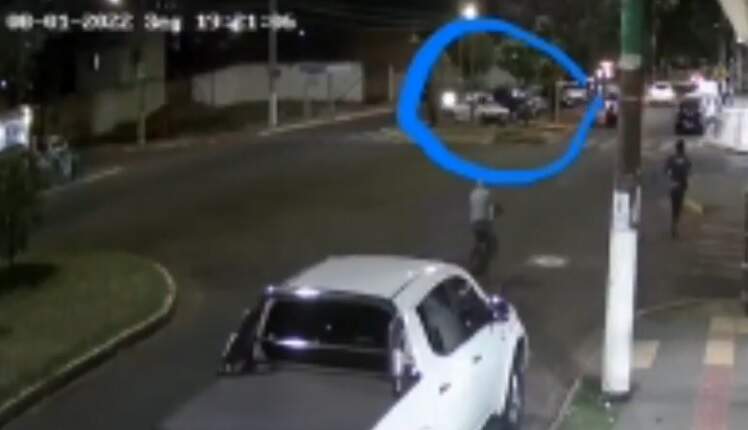 VÍDEO: imagens mostram fuga de bandidos após sequestro em mercado de Campo Grande