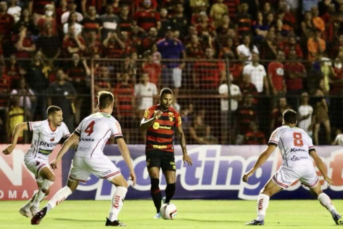 Sport supera a Chapecoense por 1 a 0 no Recife e se aproxima do G-4 da Série B