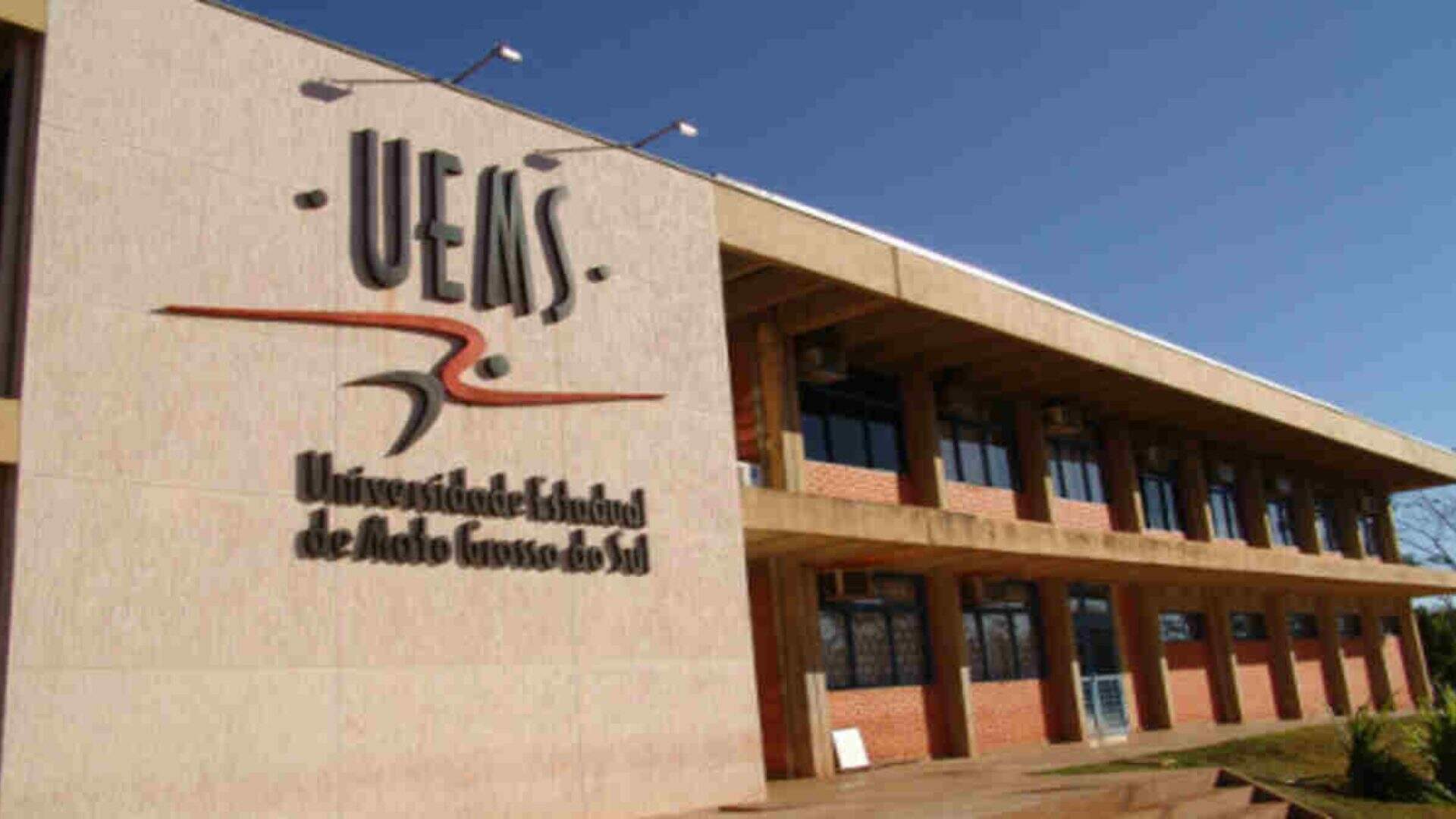 UEMS convoca professores temporários com salários de até R$ 4,3 mil