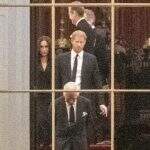Príncipe Harry e Meghan foram vistos no Palácio de Buckingham para a chegada do corpo de Elizabeth