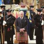 Filhos de Elizabeth II lideram procissão fúnebre da rainha em Edimburgo 