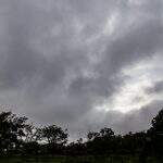 Após um dia inteiro de chuva, previsão é de temporal em Campo Grande