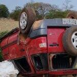 Sem cinto de segurança, carro capota e rapaz de 23 anos morre em Mato Grosso do Sul