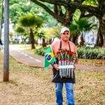 Em Campo Grande, venda de itens verde-amarelos ‘bomba’, mas procura por bandeira do Brasil é cautelosa