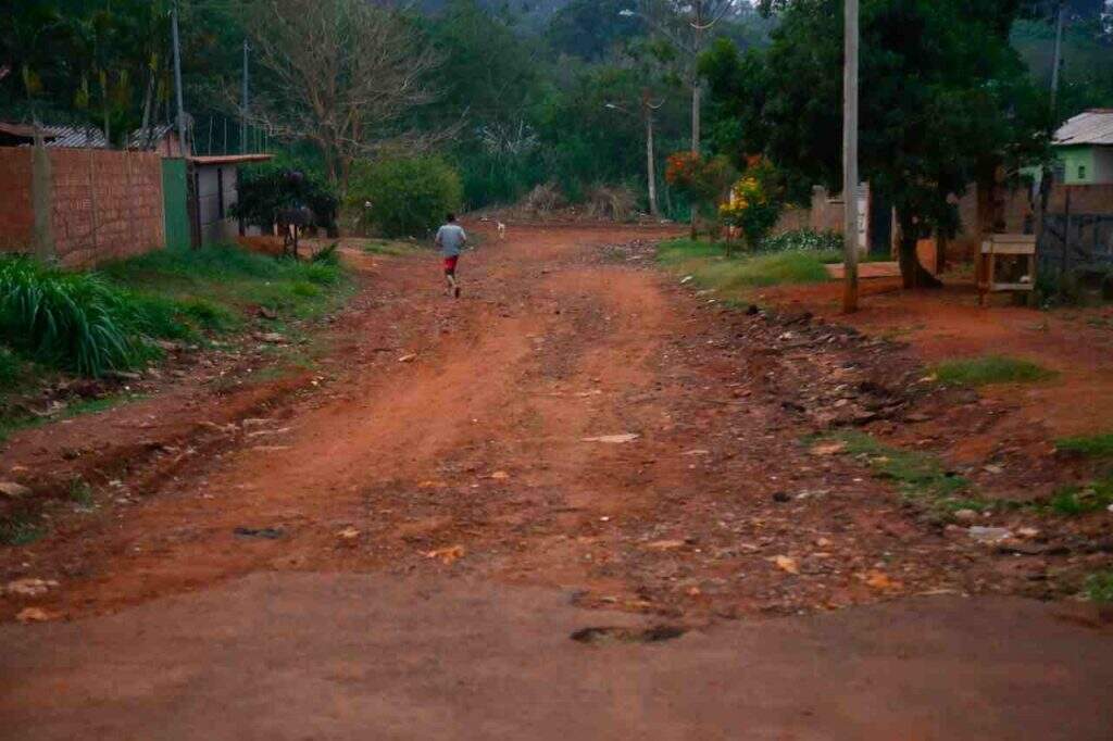 Jardim Columbia, chuva, Campo Grande, asfalto