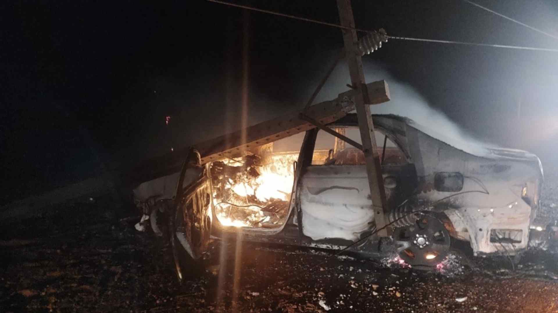 Carro pegou fogo após o acidente